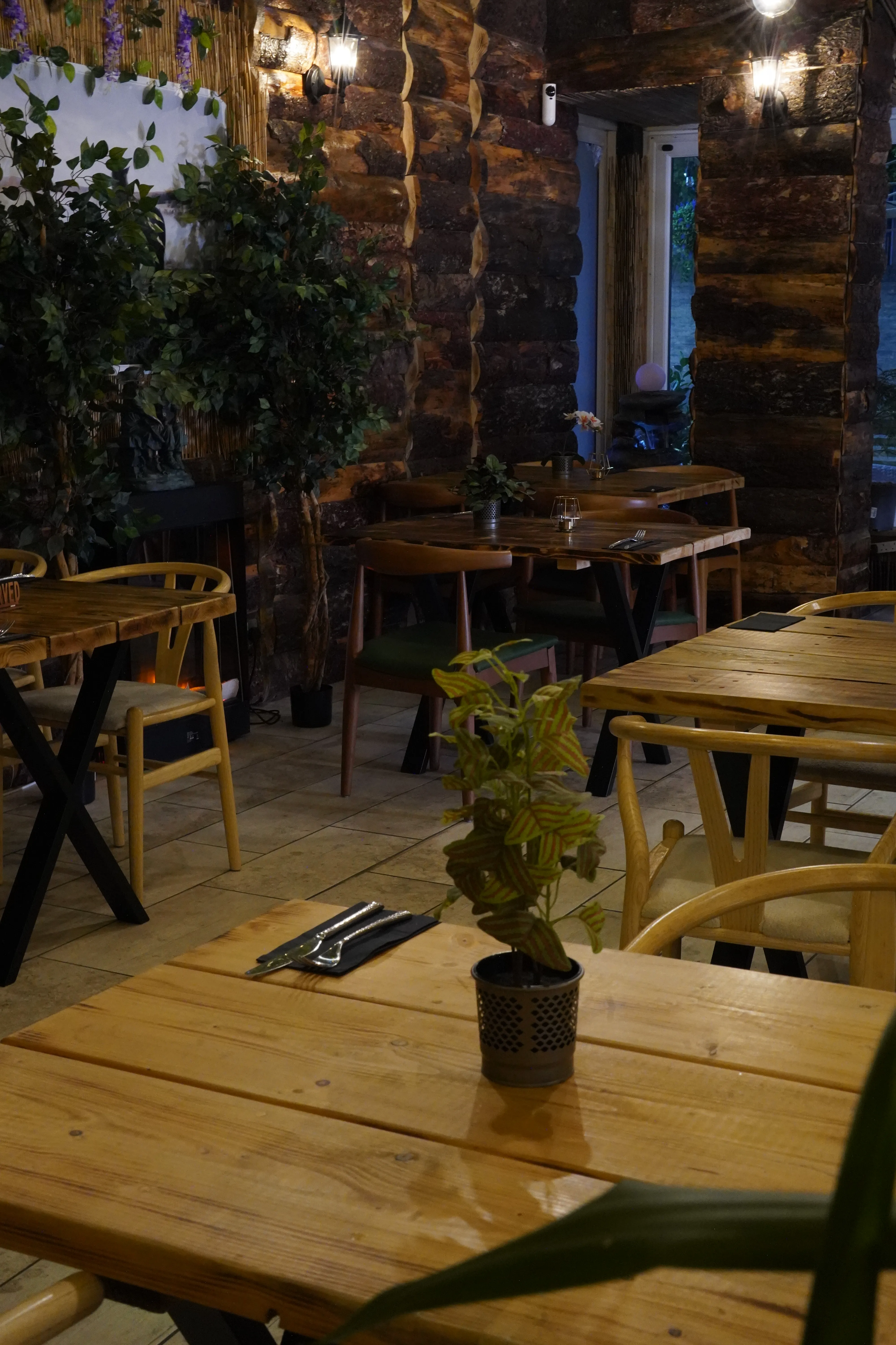 7 Grills restaurant exteriror
